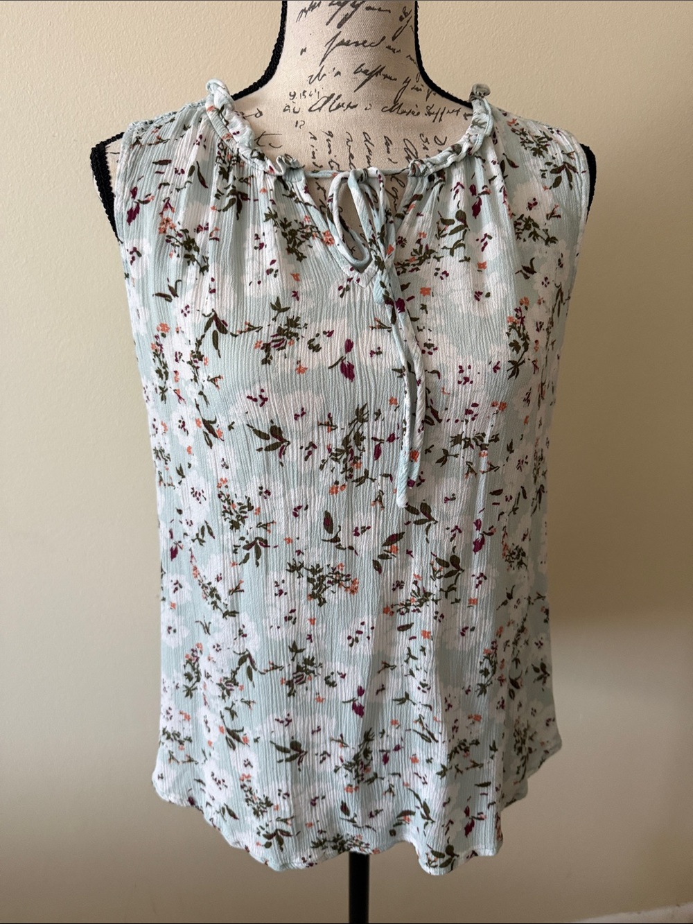 bobeau Light Blue Floral Tie-Neck Sleeveless Top